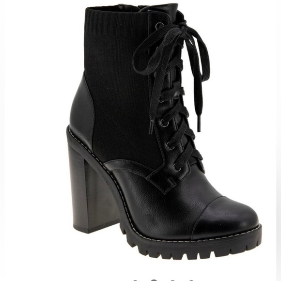 BCBGeneration Shoes - BCBGeneration|| Womens Pilas Faux Leather Lace-Up Booties
Size 7